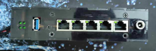 1.0版本实物图片，只作为参考DC孔位置的图样