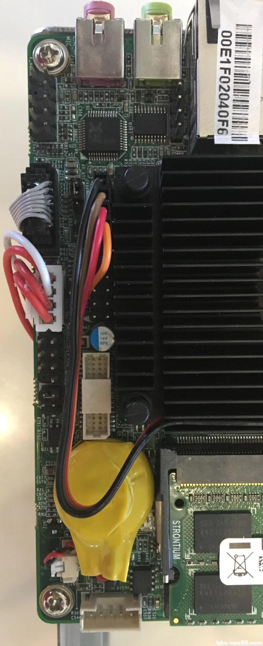 主板接sata数据线硬盘背板电源线（电源线已改）