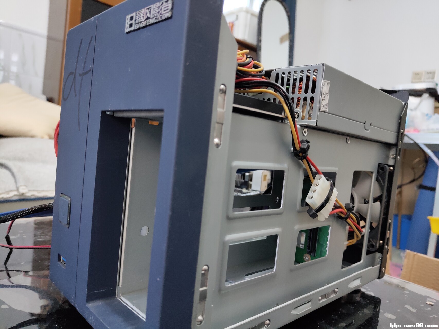 前面板磨损稍大，有马克笔字迹