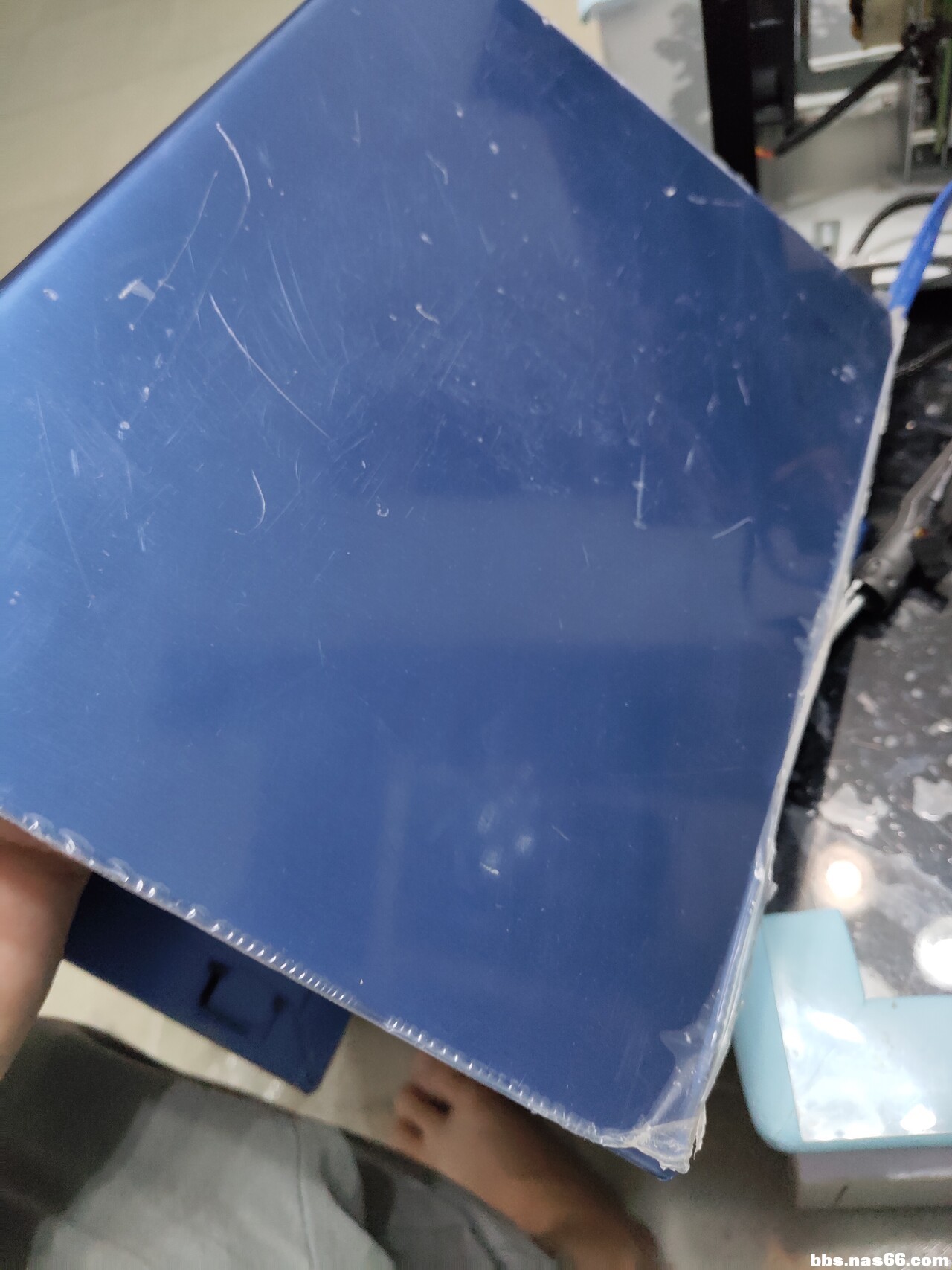 外壳，膜还在，但边有些许磨损，少许凹陷，整体不印象